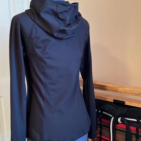 Cute little athletic jacket, excellent condition! - Picture 2 of 5